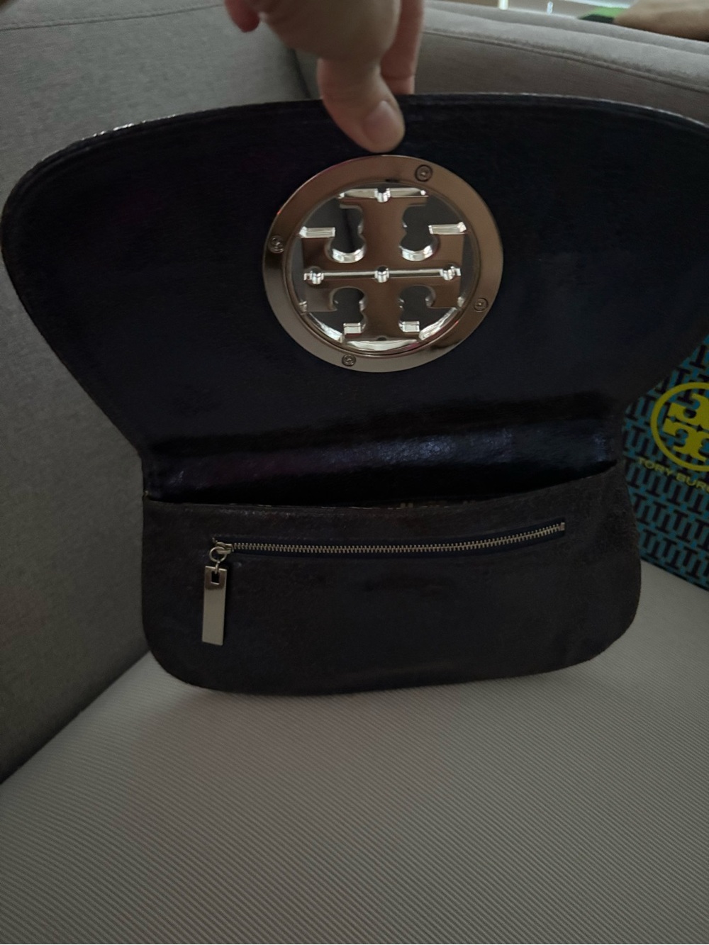 Tory Burch Reva Leather Clutch with TB Logo Medallion - Picture 3 of 7